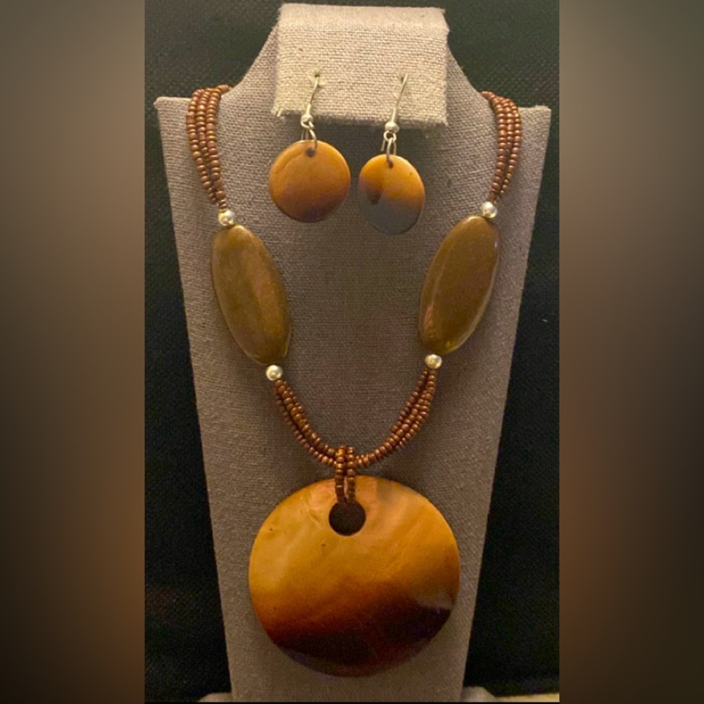 Vtg mother of pearl pendant with tiny Brown beaded necklace & matching earrings